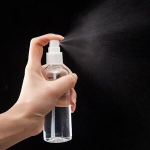 Spray-con-agua-y-aceite-esencial-de-eucalipto