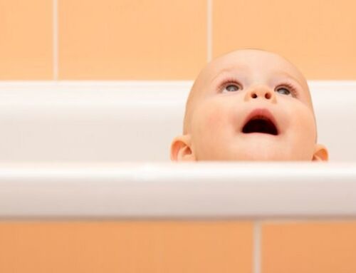 Cómo bañar a un bebé, paso a paso